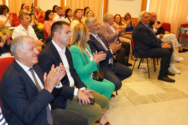 &Eta;&mu;&epsilon;&rho;ί&delta;&alpha; &sigma;&tau;&eta;&nu; &Tau;ή&nu;&omicron;: &Sigma;&tau;&rho;&alpha;&tau;&eta;&gamma;&iota;&kappa;ή &gamma;&iota;&alpha; &tau;&eta; &Gamma;&omicron;&nu;&iota;&mu;ό&tau;&eta;&tau;&alpha; &kappa;&alpha;&iota; &tau;&eta; &Sigma;&tau;ή&rho;&iota;&xi;&eta; &tau;&eta;&sigmaf; &Omicron;&iota;&kappa;&omicron;&gamma;έ&nu;&epsilon;&iota;&alpha;&sigmaf;